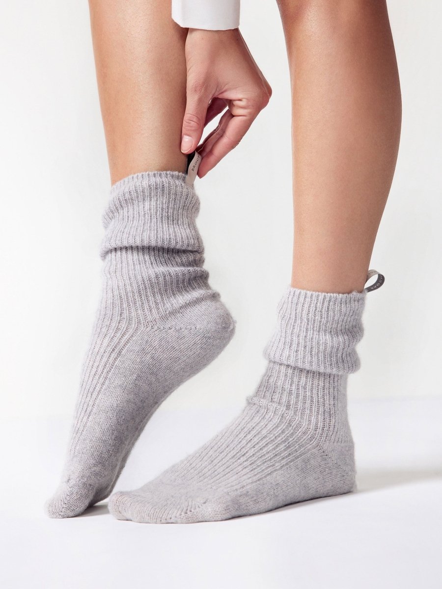 The Ribbed Cashmere Socks